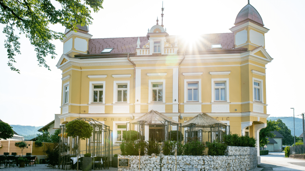 Dvorec Gregorčič | Restavracija in hotel